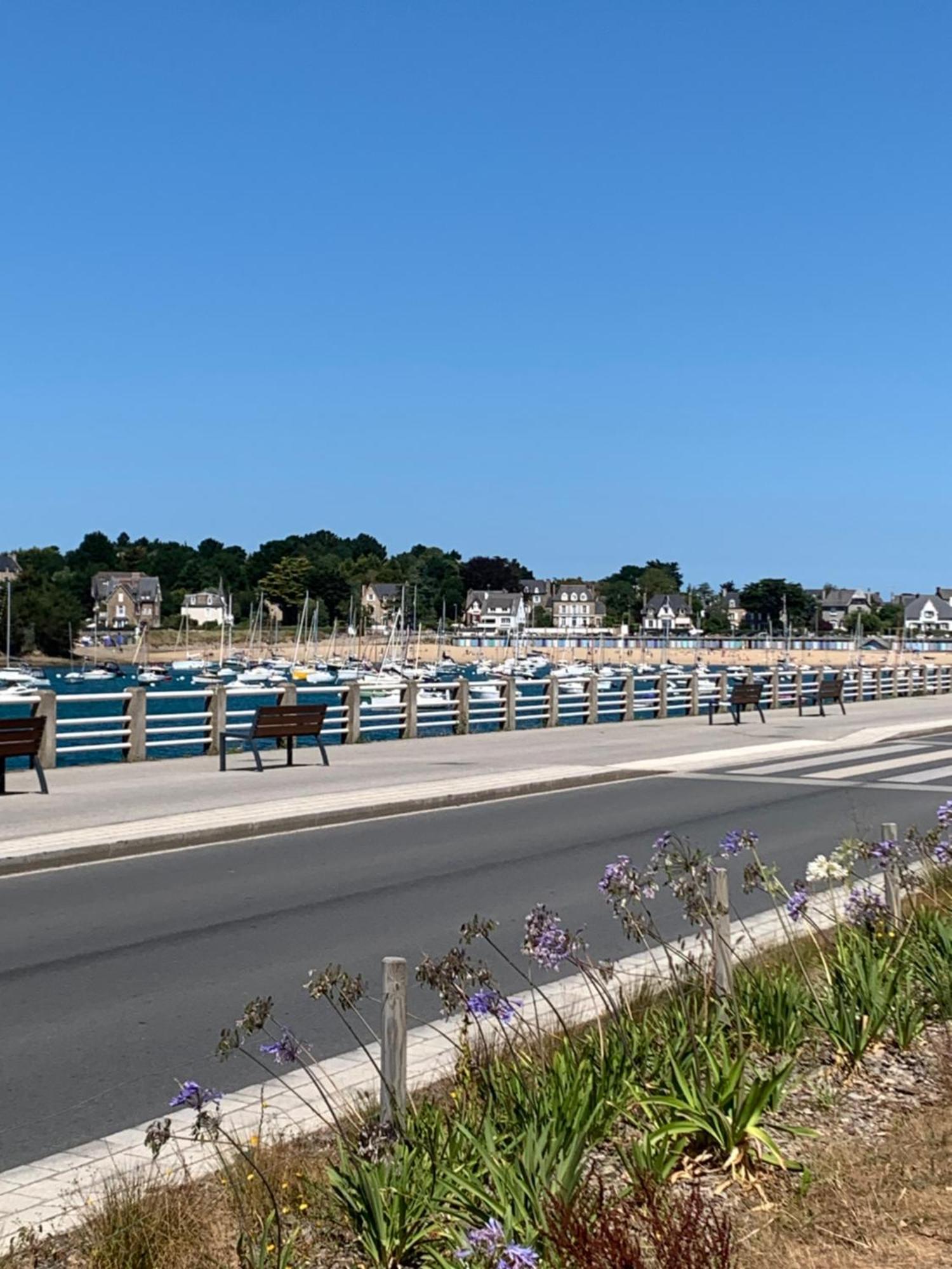 Magnifique Bas De Villa Deux Chambres Situe Pres Des Plages Et Du Golf Saint-Briac-sur-Mer Exteriér fotografie